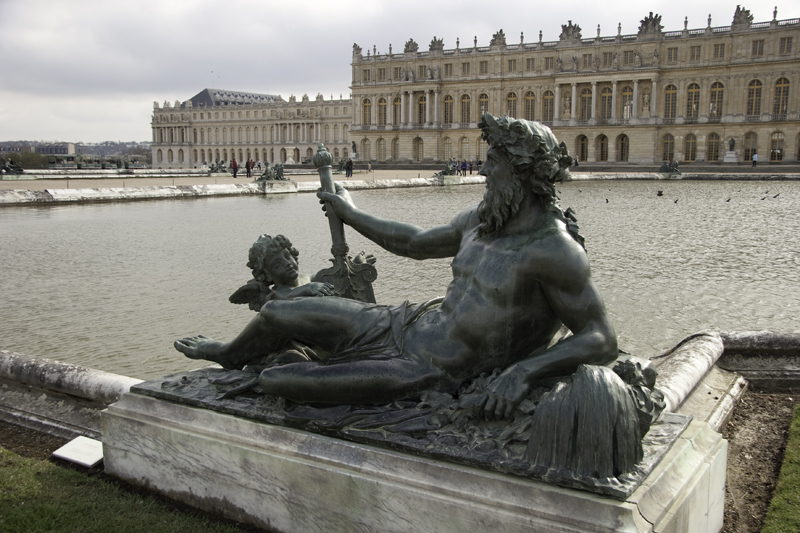 Statue and Versailles